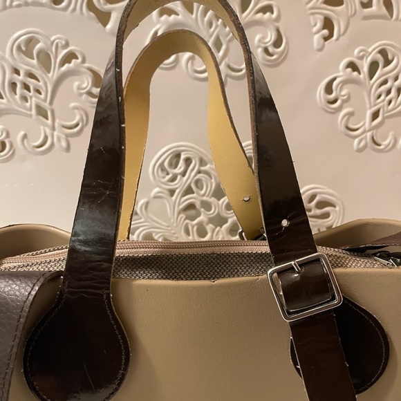 long shape O bag in good condition no scratch or any other damage fits a lot. - Picture 4 of 16